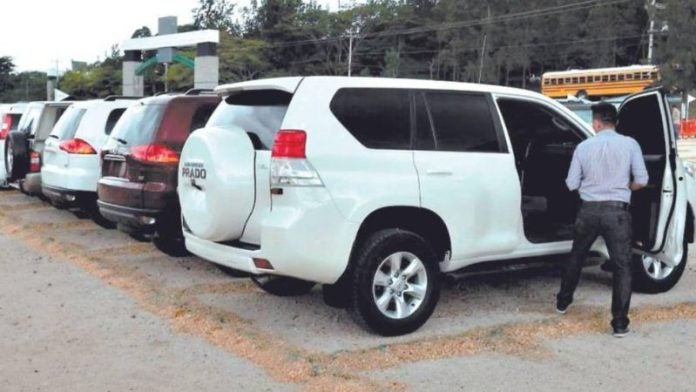 ¿Quiénes son los funcionarios con camionetas del Mecanismo de Protección?