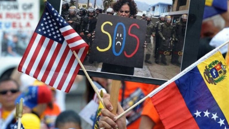 Grupos acusan al Supremo de permitir la "mayor deslegalización" de migrantes en EEUU