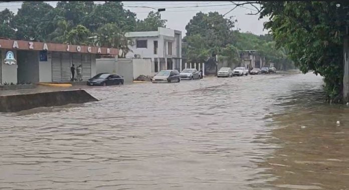Zonas de San Pedro Sula se inundan