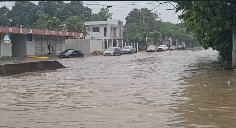 Zonas de San Pedro Sula se inundan