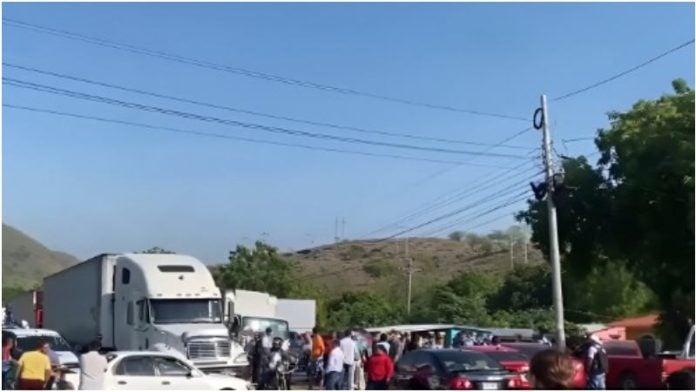 Toman de Koriun en carretera Panamericana