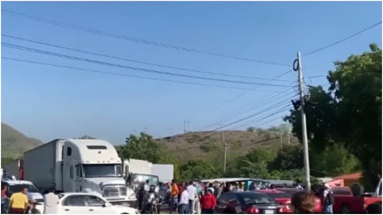 Toman de Koriun en carretera Panamericana