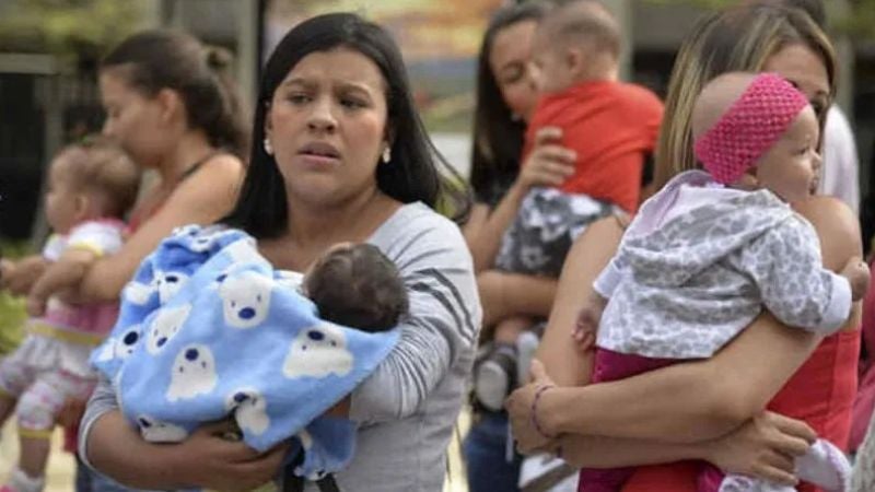 Solas pero fuertes: Más de 30 mil hondureñas se convirtieron en madres solteras este 2025