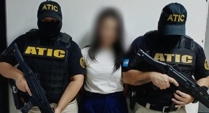 mujer acusada