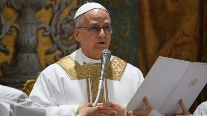 Papa León XIV deplora el declive de la fe en favor del dinero o el poder en su primera misa