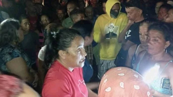 Decenas de personas se manifiestan en Cuba ante los prolongados apagones
