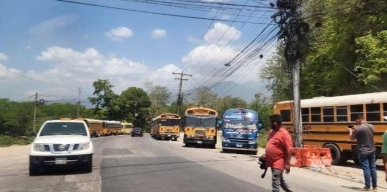 Transportistas de El Carmen paralizan unidades