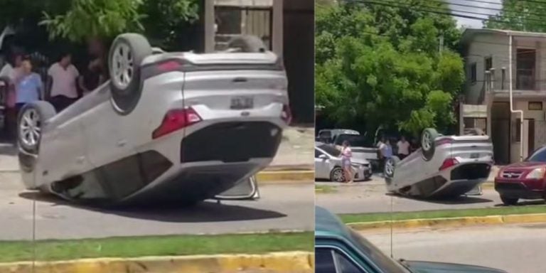 Conductor pierde el control y vuelca su vehículo en bulevar de La Lima