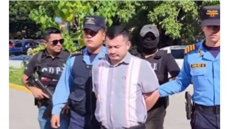 Revocan sobreseimiento exadministrador de Aduana