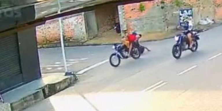 Padre e hijo mueren a manos de sicarios a bordo de una motocicleta