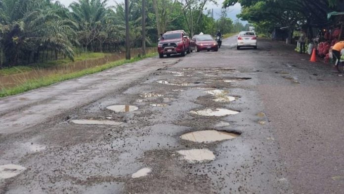 baches carretera de Tela a Trujillo