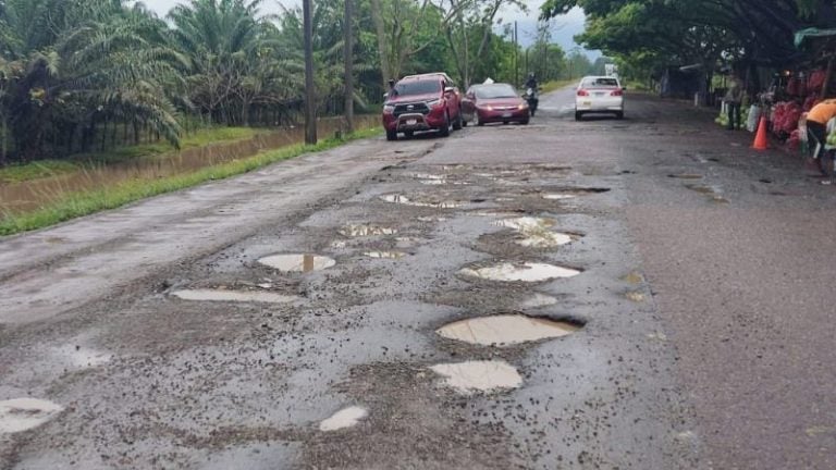 baches carretera de Tela a Trujillo