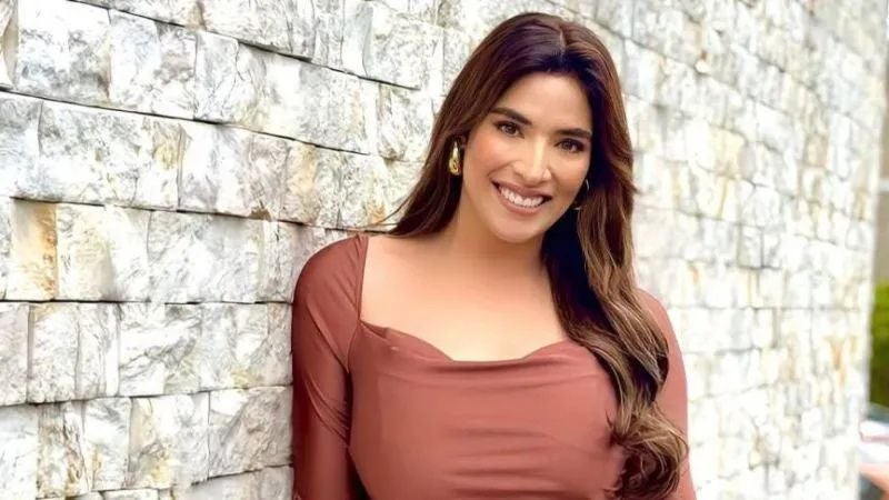 Inesperado beso Carolina Lanza 
