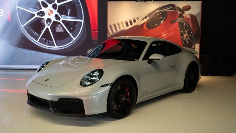 Porsche lanza el nuevo 911 Carrera GTS híbrido en El Salvador