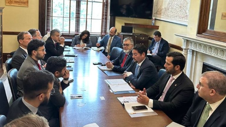 Honduras inicia ofensiva diplomática en EE. UU. para evitar el impuesto a remesas