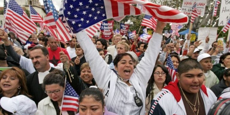 Facturas, voto y educación: los tres temas clave para la comunidad latina en EEUU