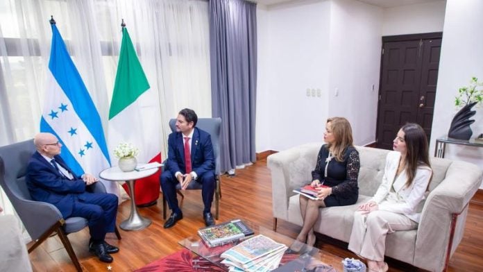 Canciller copias estilo cuatro embajadores