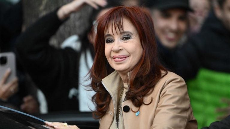 Condenan a expresidenta de Argentina, Cristina Kirchner, por corrupción