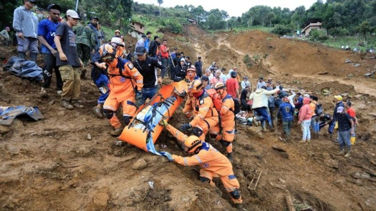 Muertos deslizamiento cerca Medellín