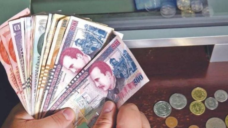 Economistas: Gobierno aumentó más de millón y medio de dólares la deuda pública