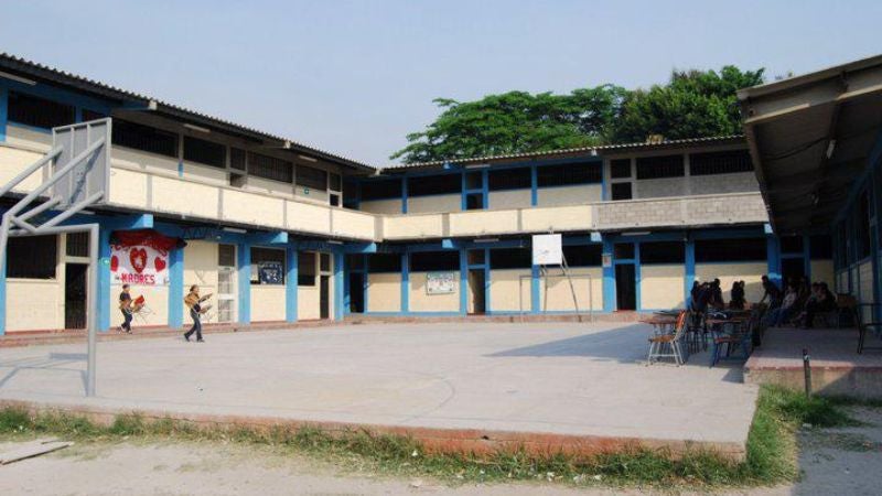 Estudiante apuñala a su compañero
