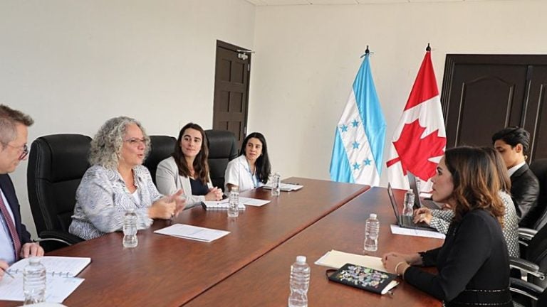 Honduras busca ser pionero regional con nueva política feminista