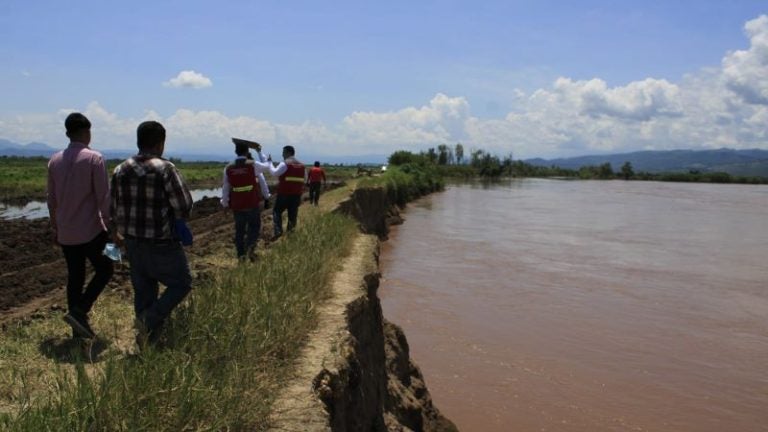 Afectados por inundaciones exigen reparación urgente de bordos del río Ulúa