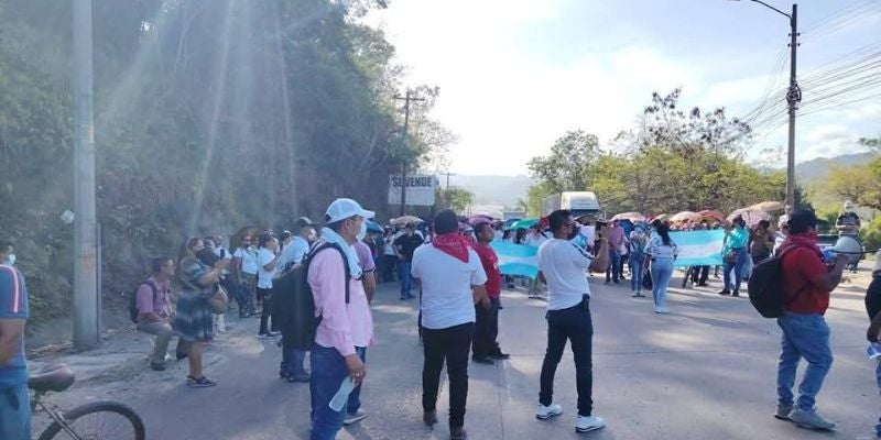 Con niños y ancianos, afectados por Koriun protestan en Choloma para exigir la devolución de su dinero