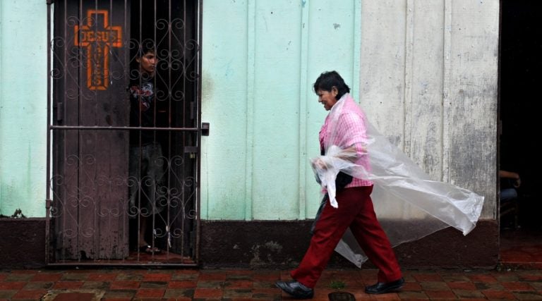 Casi todo Honduras con lluvias y actividad eléctrica por nueva onda tropical