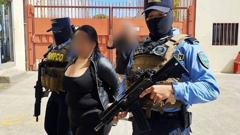 Del catálogo de fotos a la extorsión: así operaba «La Paty», capturada en Tegucigalpa