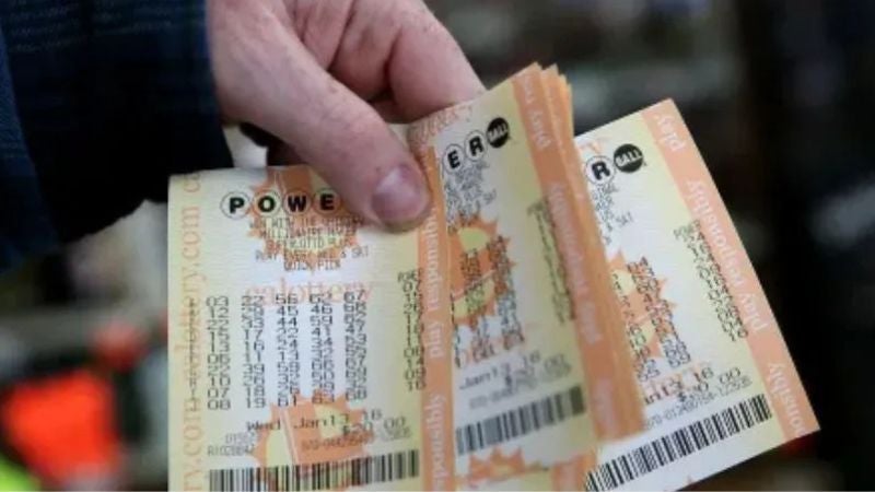Hombre ganó lotería trabaja gasolinera