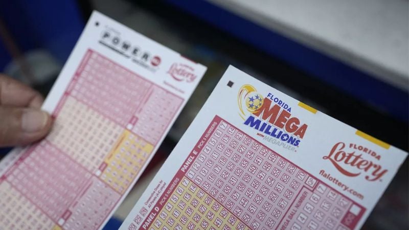 Hombre ganó lotería trabaja gasolinera