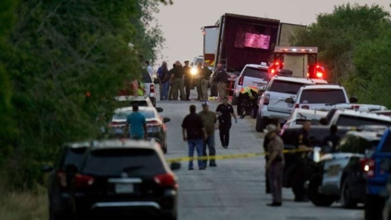 Dos hombres pasarán el resto de sus vidas en prisión por muerte de 53 migrantes