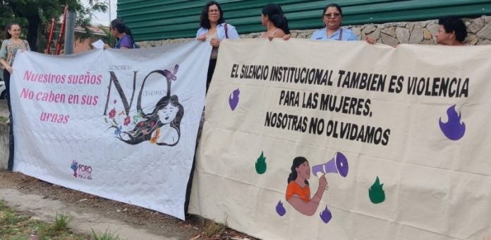 Mujeres protestan en SPS