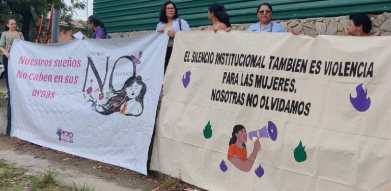 Mujeres protestan en SPS
