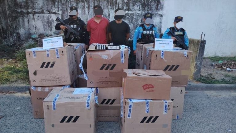 Con cargamento millonario de medicamentos falsificados caen sujetos en Puerto Cortés