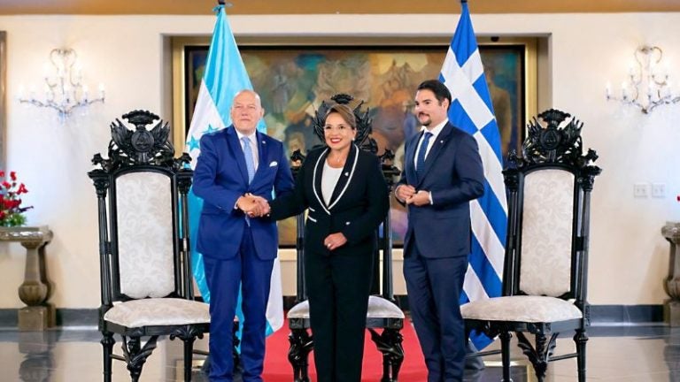 Cuatro embajadores presentan cartas credenciales a presidenta Xiomara Castro
