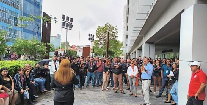 Empleados del CCG protestan