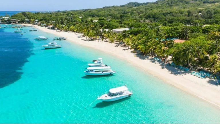 El despegue de Roatán: La isla se transforma para aumentar su encanto natural y atraer más turismo