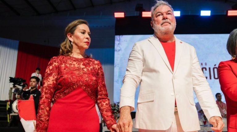 Esposa, hermano y yerno de Contreras también buscan un curul en comicios del 30N
