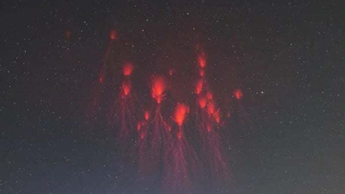 relámpagos rojos de China 