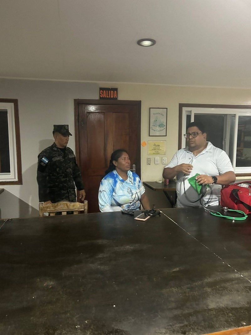 Fuerza Naval rescata a dos personas Sambo Creek
