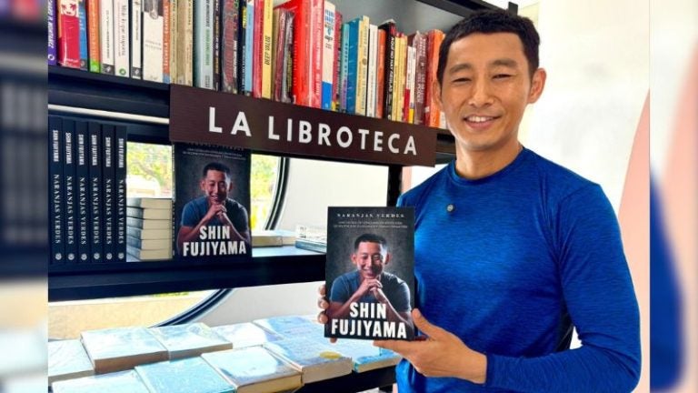 “Naranjas verdes”: Shin cuenta las cicatrices detrás de su lucha por Honduras en su libro