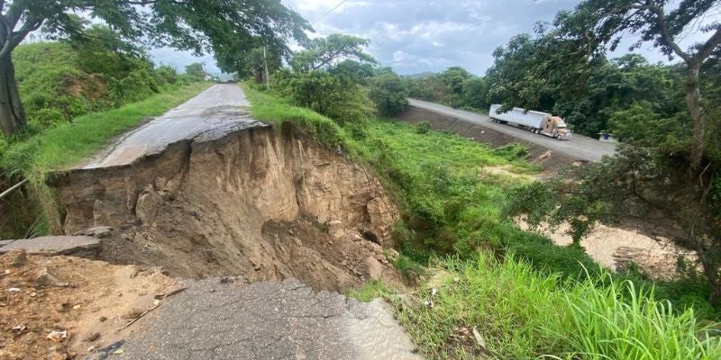 Medio año sin mantenimiento deja en riesgo total la carretera Honduras-Nicaragua