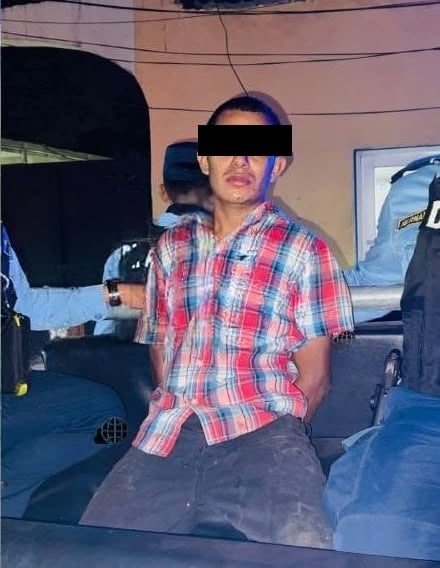 cámaras graban ataque con machete a una mujer