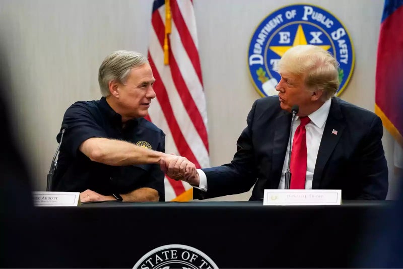 Texas prohíbe compra de tierras