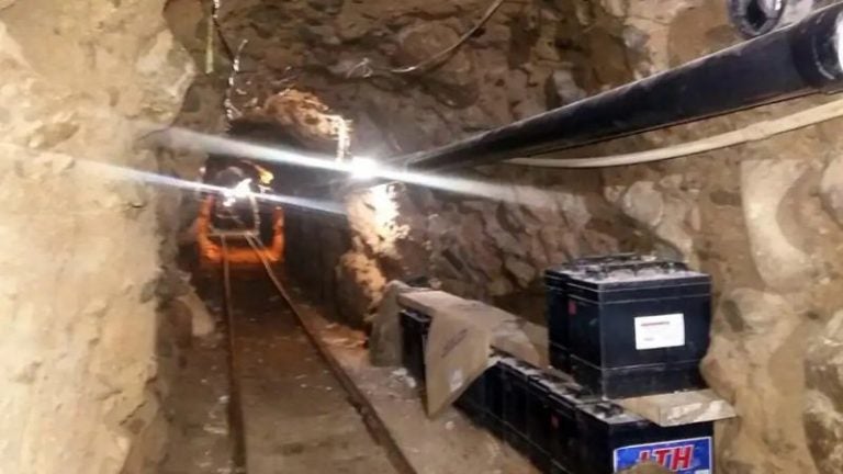 Autoridades mexicanas hallan túnel clandestino en frontera con EEUU