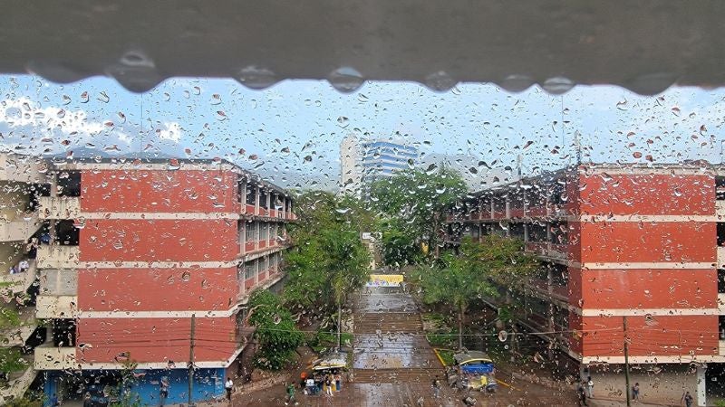 UNAH Suspende clases por lluvias (2)
