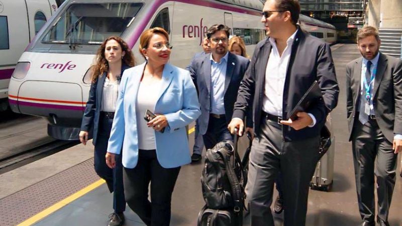 Presidenta Castro llega España