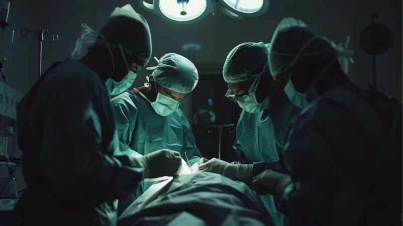 Primer trasplante de corazón robots